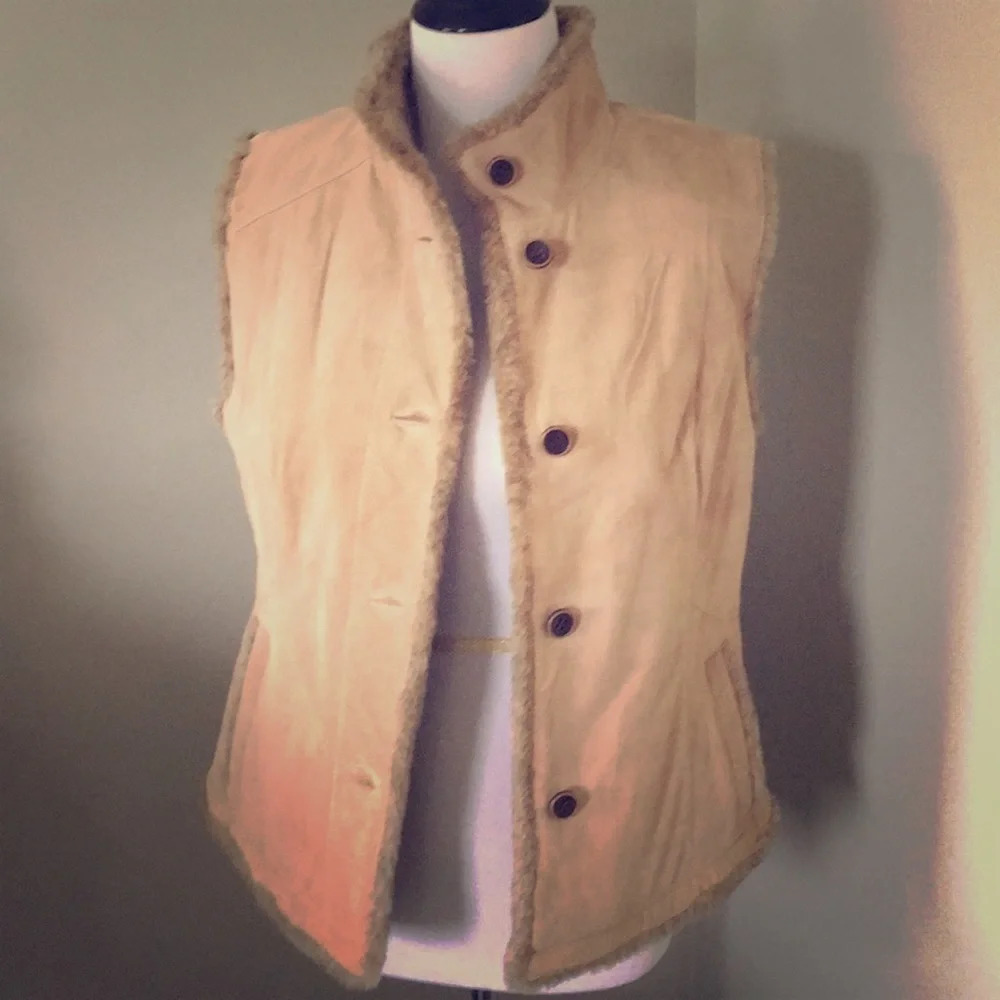 Eddie Bauer Tan SEATTLE SUEDE Faux Fur lined vest, Small, NWOT - Picture 2 of 7